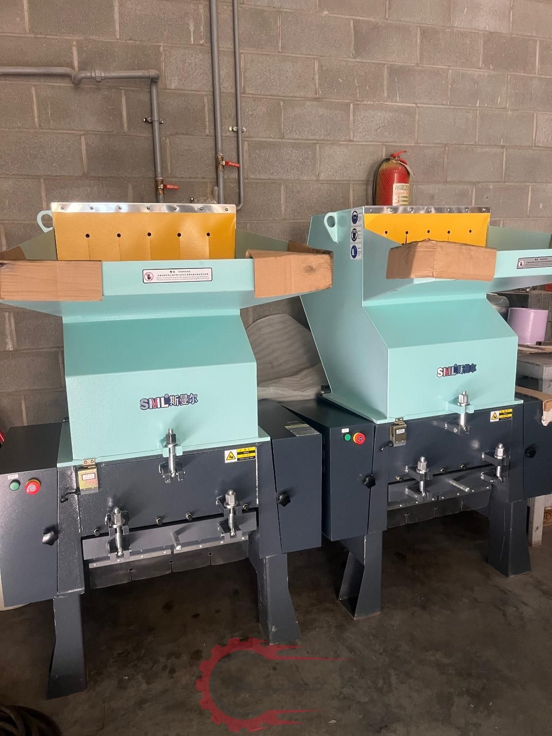 آسیاب ، گازگیر و موادکش دستگاه تزریق پلاستیک