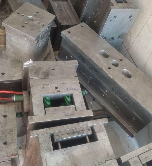 فروش قالب اتوماتیک با مشتری و دستگاه تزریق پلاستیک